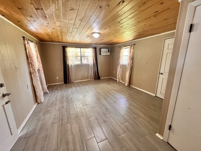 Building Photo - 1212 Jamajo Blvd