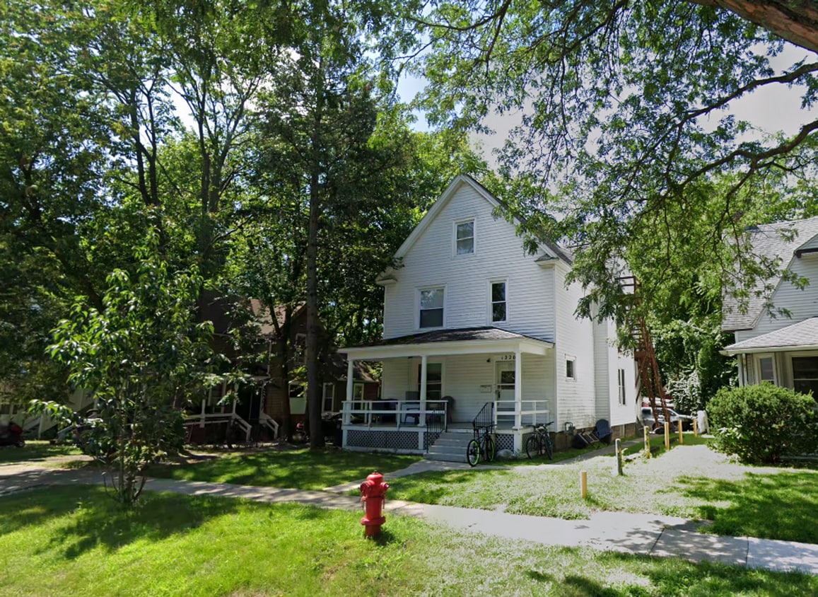 Primary Photo - 7 Bedroom Close to Ross, Yost, and UM camp...