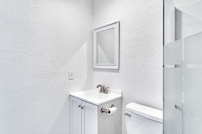 Foto del edificio - 1 Bedroom Studio in Hollister, MO - All Utilities Included