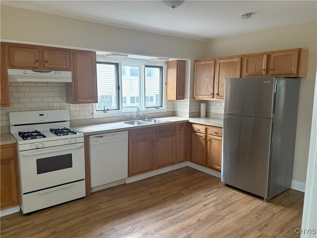 Foto del edificio - 120 Malverne Dr