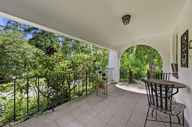Foto del edificio - Beautiful 3B/2B Twin with Off-Street Parking in West Chester Borough