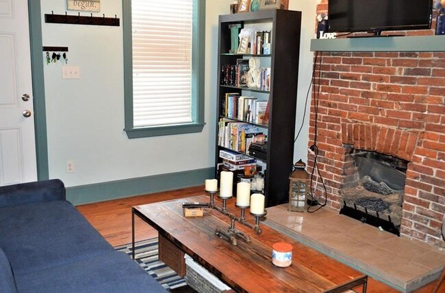 Foto del edificio - 4821 Blackberry Way