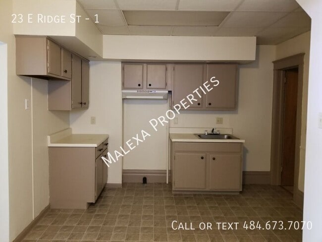 Building Photo - 23 E Ridge St