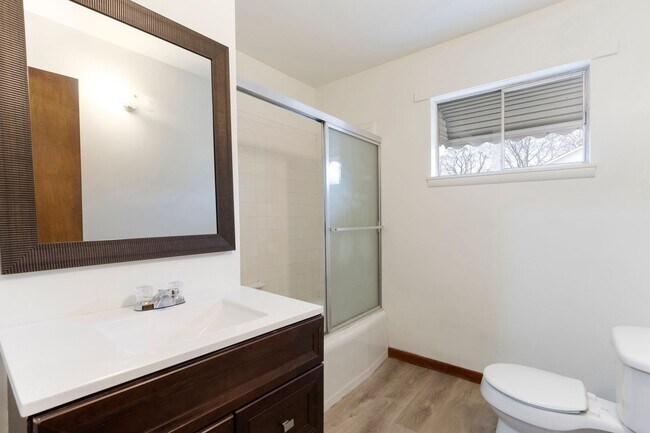 Building Photo - Rossville home!