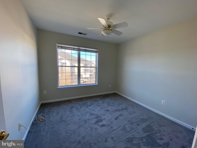 Building Photo - 421 Hamlet Club Dr