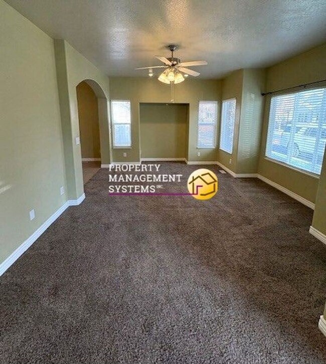 Foto del edificio - 3 Bedroom Townhome in Layton!