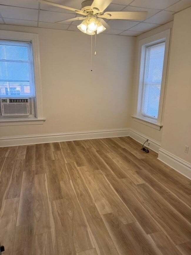 Building Photo - Magnolia - Beauty Shop