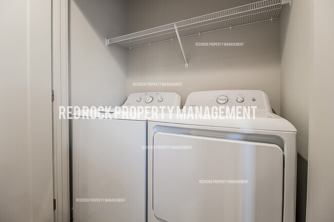 Foto del edificio - 227 Woodlawn Ln