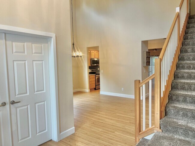 Building Photo - Must See! Beautiful 3bd/ + Bonus Rm/2.5 bath/ Primary Bed on Main/ /Heat Pump/Updated Features