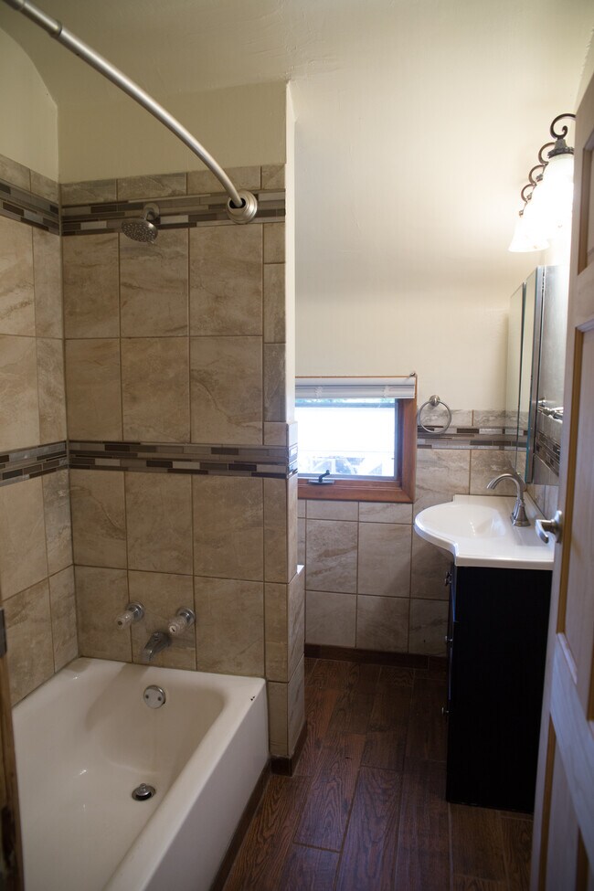 Foto del edificio - 608 8th St SE