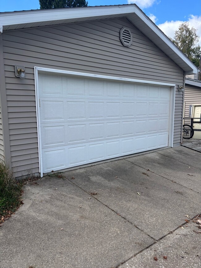 Building Photo - 8892 Bass St