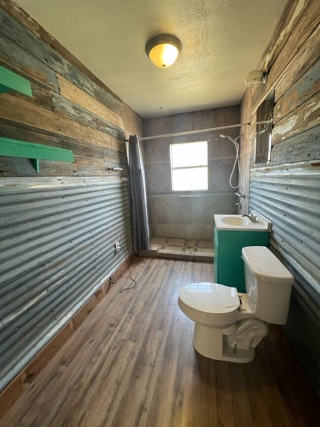 Foto del edificio - Camp26 West LLC