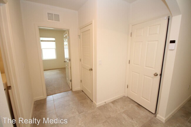 Building Photo - 4 br, 2 bath House - 1028 Salina St SE
