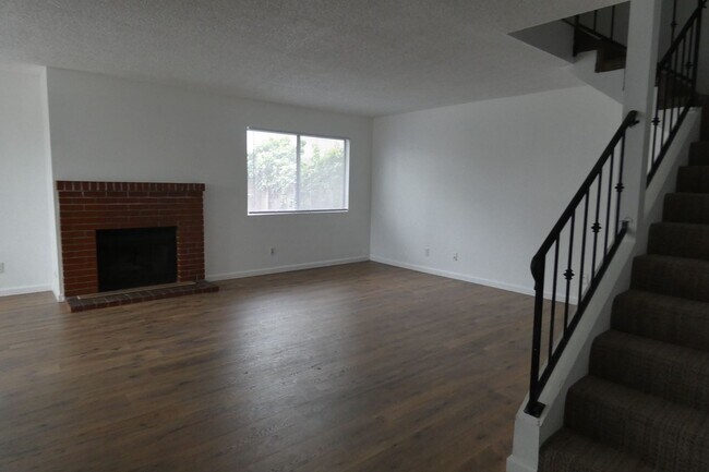 Building Photo - Condo for rent
