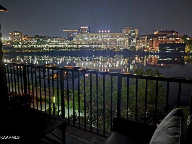 Photo - 445 W Blount Ave Apartment