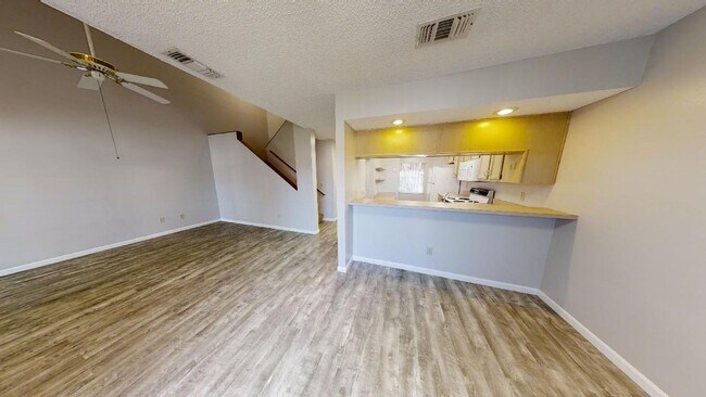 Building Photo - LOCATION! LOCATION! LOCATION!