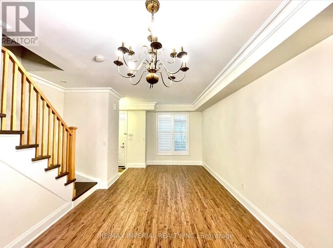 Building Photo - 5 Oakburn Crescent