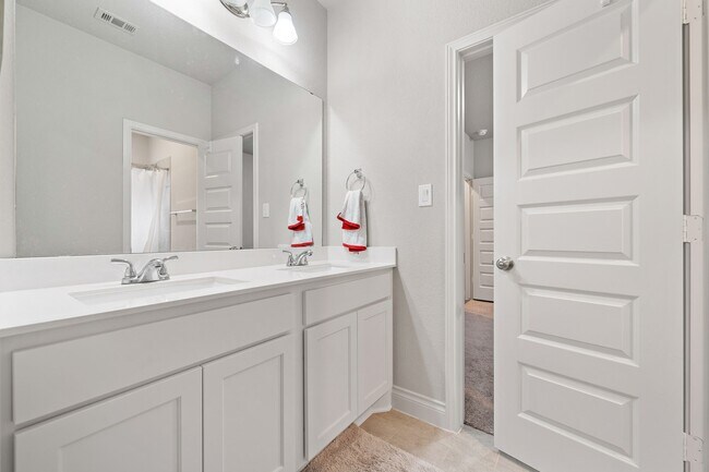 Foto del edificio - 15502 Rainbow Trout Dr