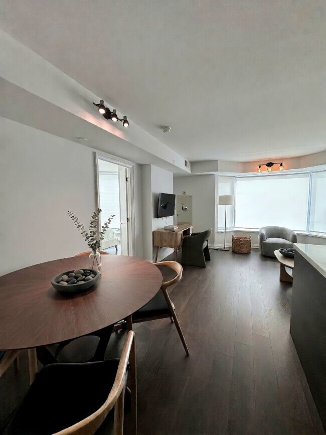 Photo du bâtiment - 155 Yorkville Ave