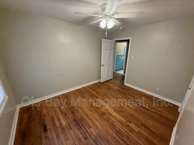 Foto del edificio - 132 General Bullard Ave