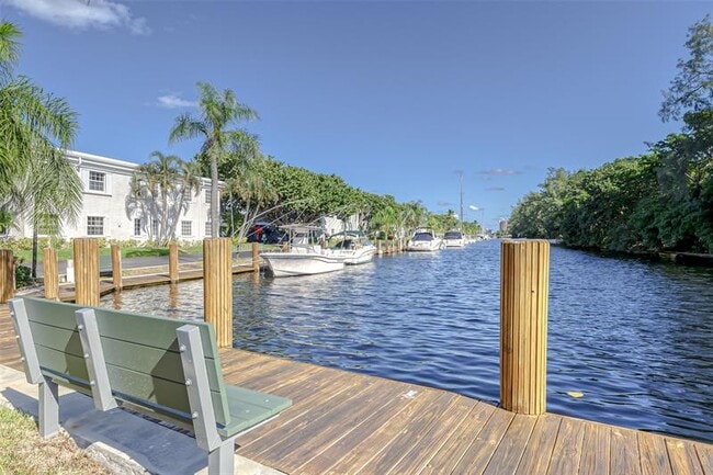 Building Photo - 6449 Bay Club Dr