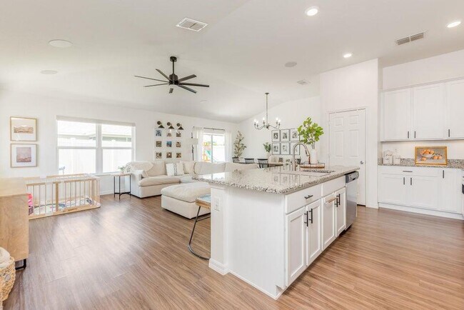 Foto del edificio - 5940 NW Pine Trail Cir