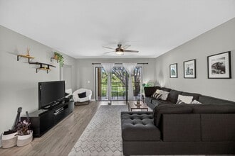 Building Photo - 412 Lakeview Dr
