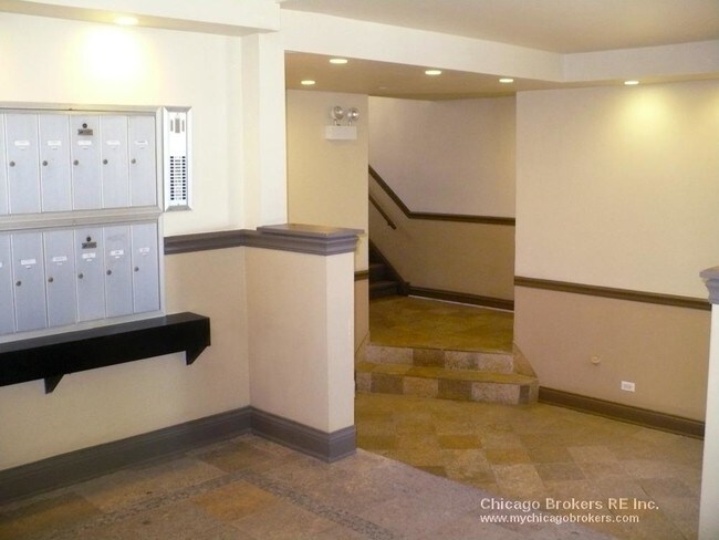 Building Photo - Amazing DePaul studio - No deposit !!!