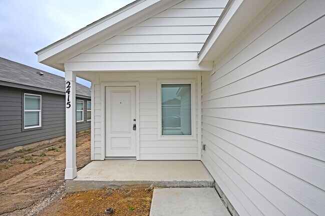 Building Photo - 2415 Shady Grv