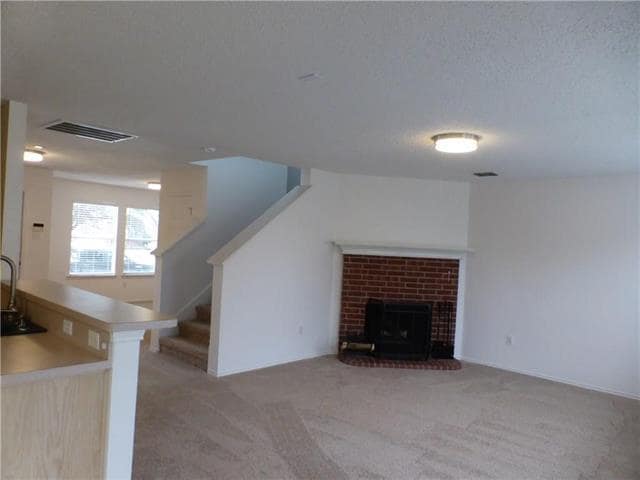 Building Photo - 1572 Crown View Dr