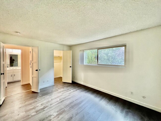 Building Photo - Newly remodeled 1B/1BA condo w/ reserved p...