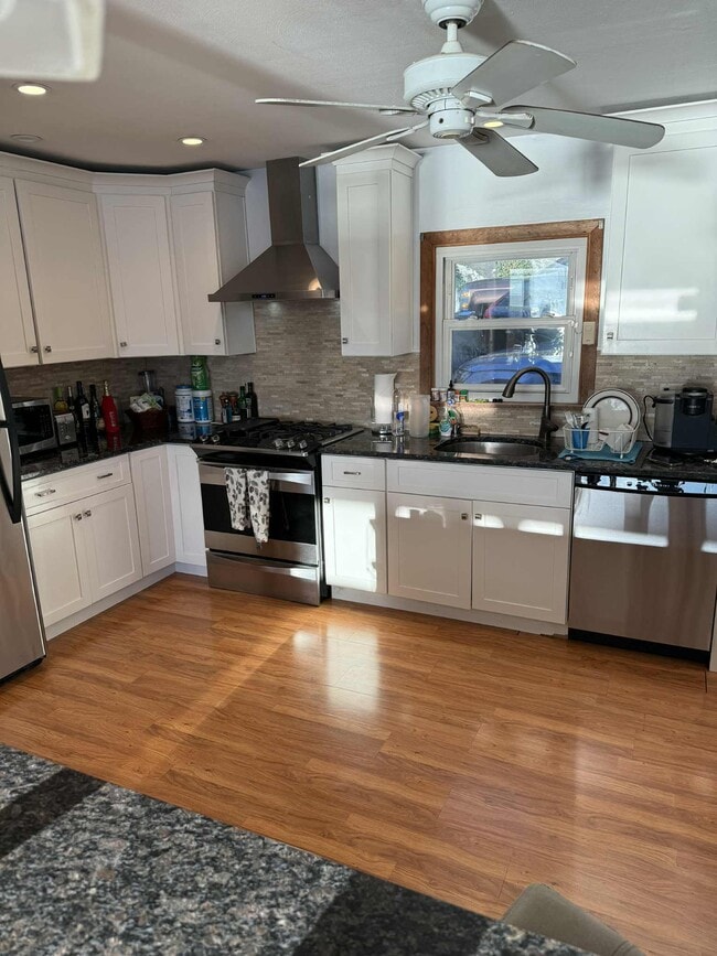 Building Photo - 10 Hillside Rd