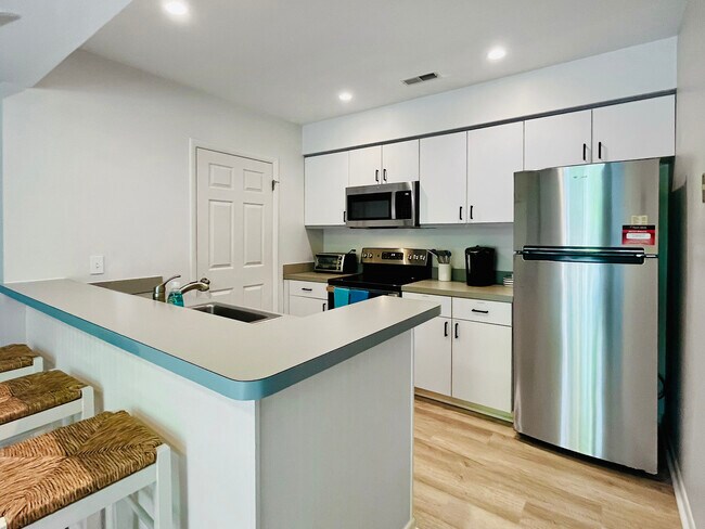 Building Photo - 39334 Tall Pines Ct