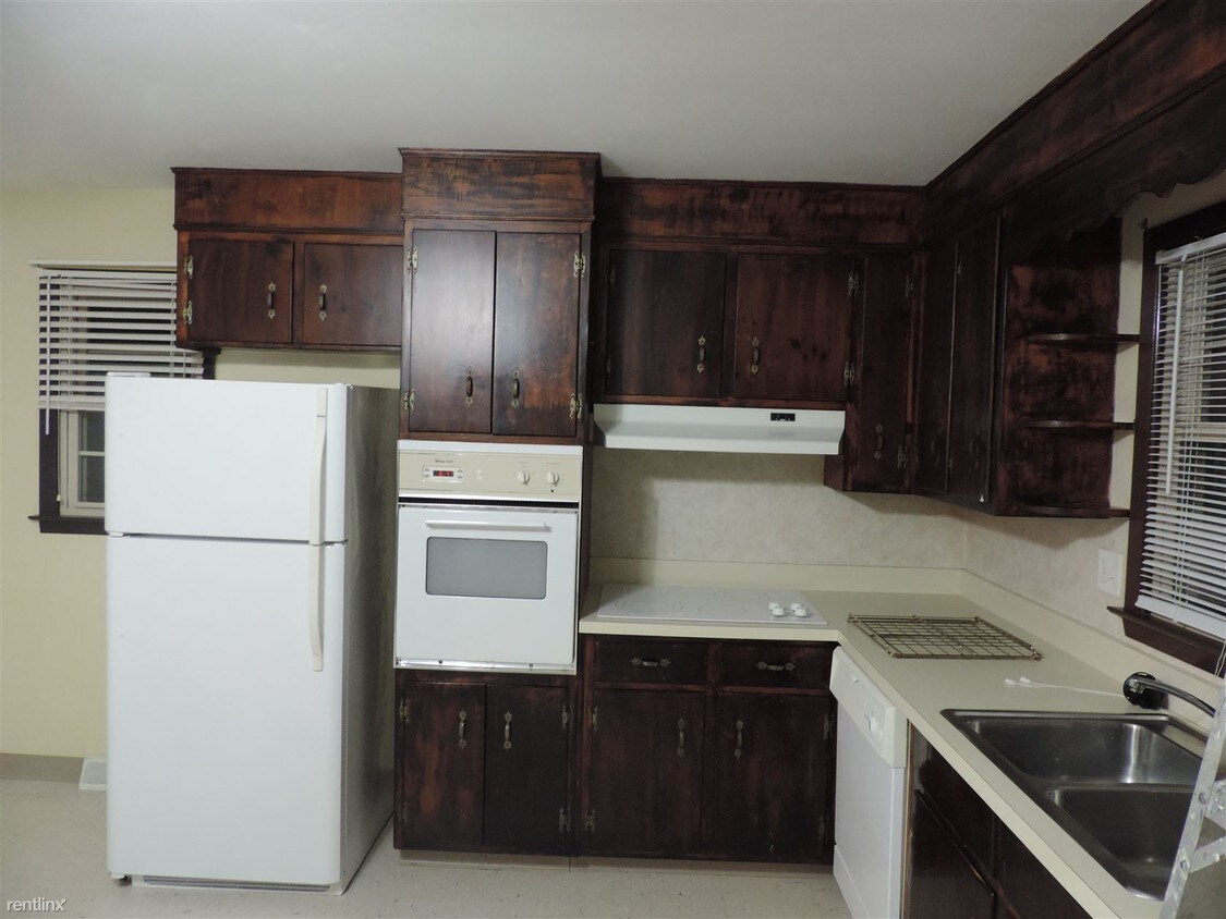 2 br, 1 bath - 10 Paul Ave Fl 2 - 2 br, 1 bath  - 10 Paul Ave Fl 2