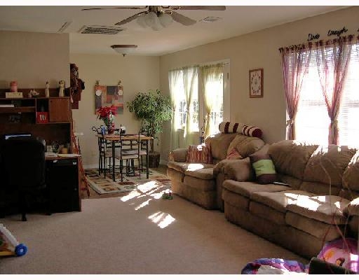 Den/Family/Great Room - 17207 Camelia St