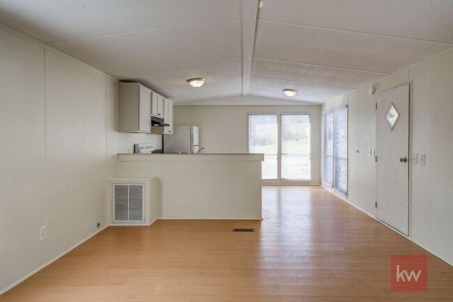 Foto del edificio - 102 Claude Simmons Rd