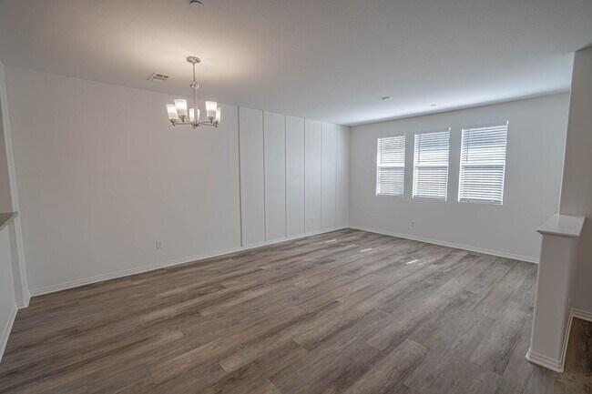 Building Photo - COMING SOON! 3 Bedroom Townhome for Rent in Valencia!