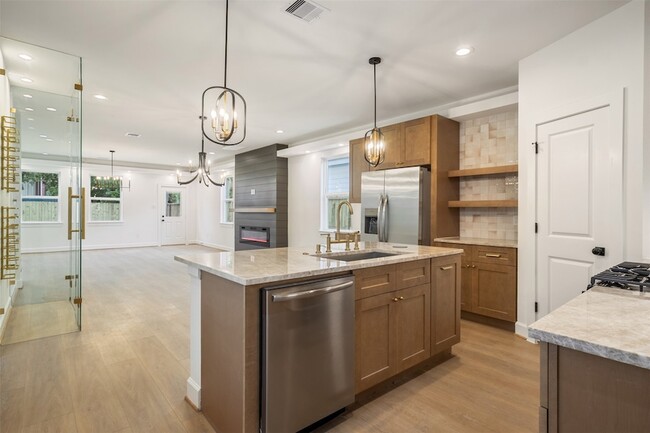 Building Photo - 882 Prosper St