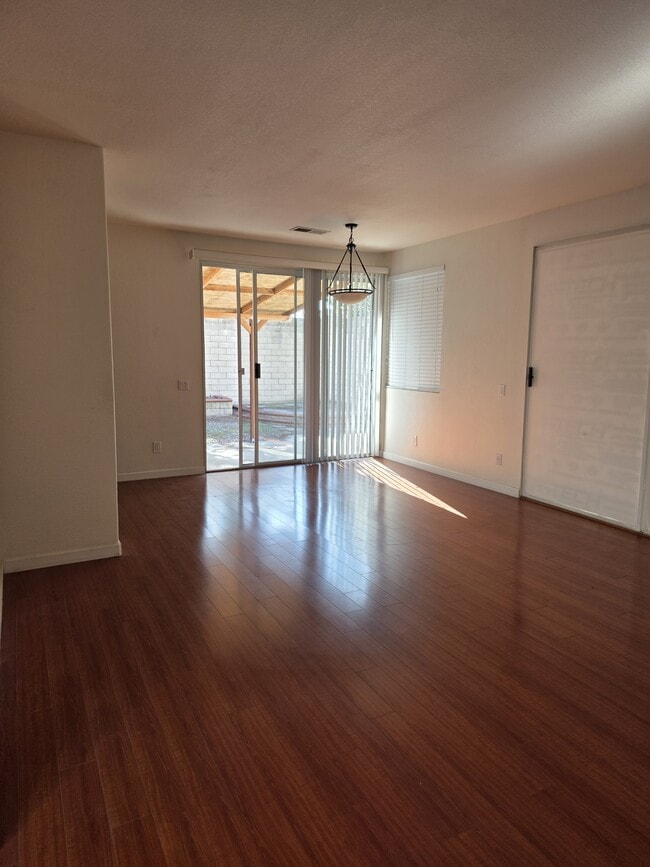 Foto del edificio - 10754 Westonhill Dr