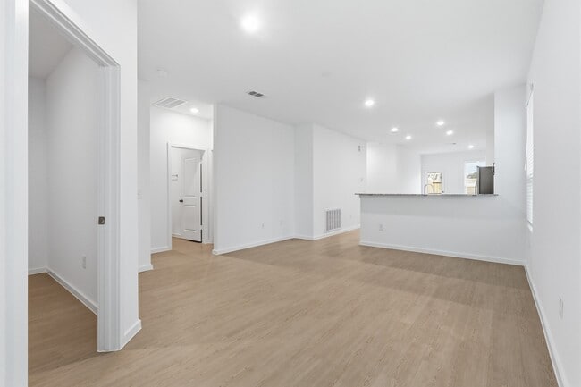 Building Photo - 26299 Arrowleaf Dr