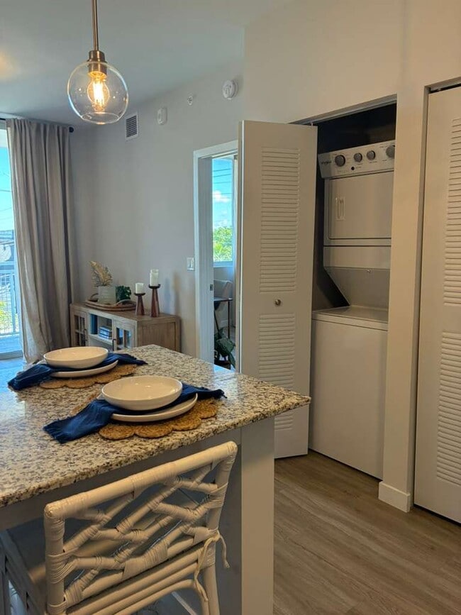 Foto del edificio - 1465 W 31st St