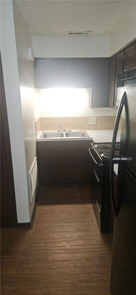 Foto del edificio - 632 Whitham Ave