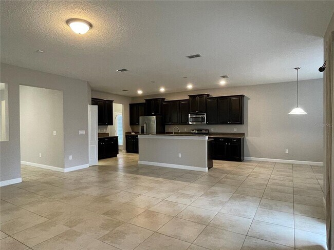 Foto del edificio - 15168 Evergreen Oak Loop