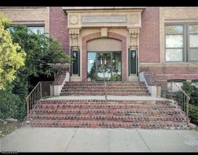 Primary Photo - 434 Lawrence St