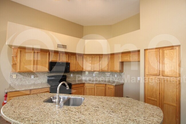 Building Photo - 1420 E Folley Pl