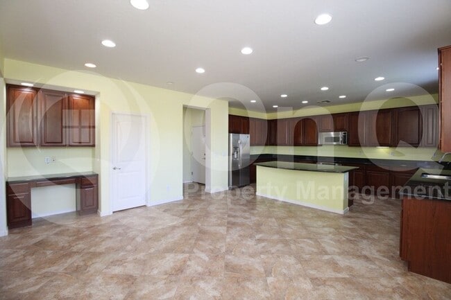 Building Photo - 1118 E Euclid Ave