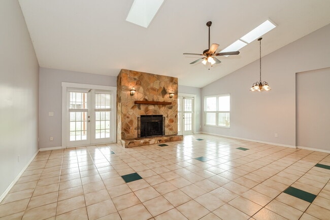 Building Photo - 8612 Villa Nova St