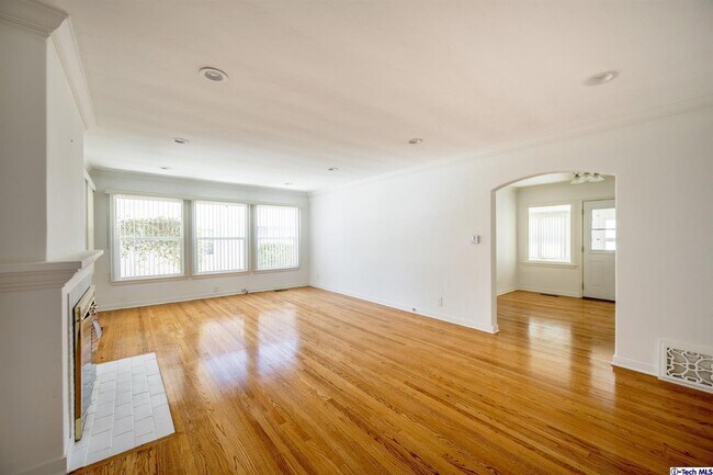 Foto del edificio - 1648 W Kenneth Rd