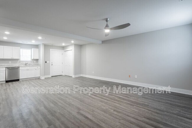 Building Photo - 5 Meadowbrook Dr W