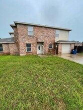 Building Photo - 1101 Parkview Dr